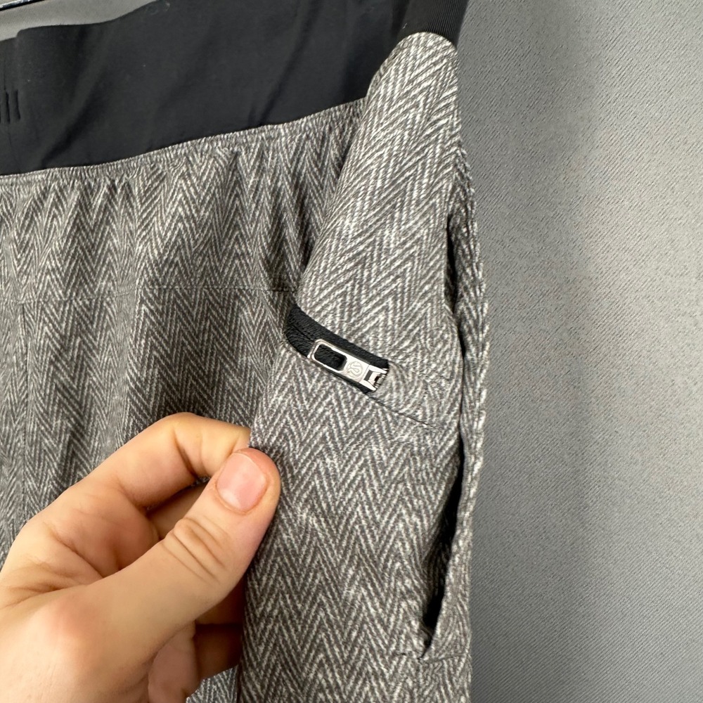 Lululemon Mens Grey Herringbone Athletic Training Shorts Black Waistband - Picture 8 of 9